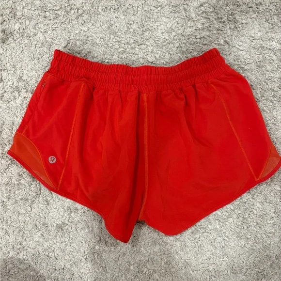 Lululemon Hotty Hot Low-Rise Lined Short 2.5" - Picture 10 of 11